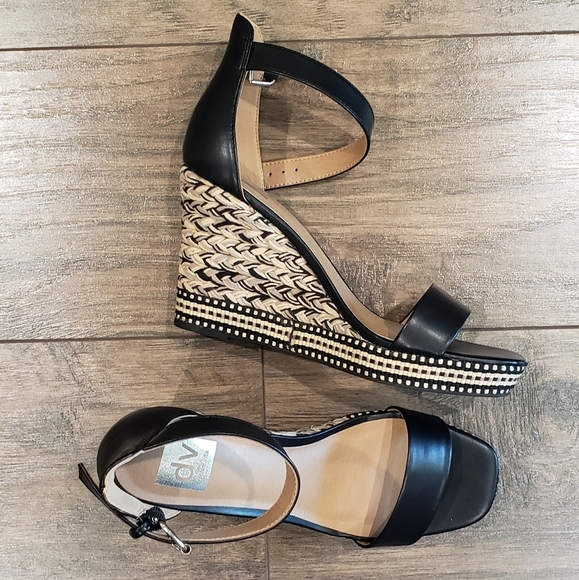 Dolce Vita Shoes - NWOT DOLCE VITA DV Black Wedge Sandals with Buckle Strap Size 9.5